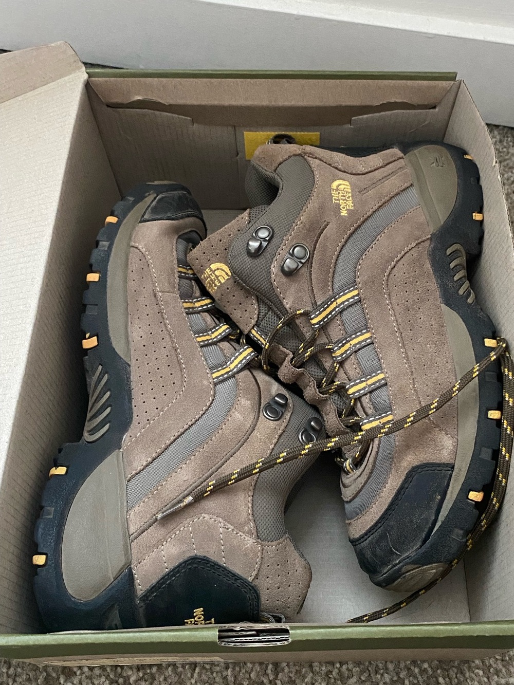 The North Face x Keen Targhee II Mid women’s hiking boot size 9.5